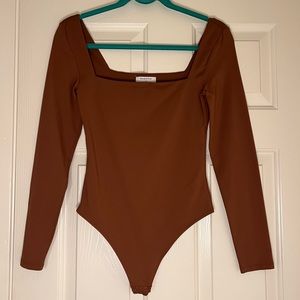 Aritzia- Babaton Contour Squareneck Longsleeve Bodysuit Brown Medium